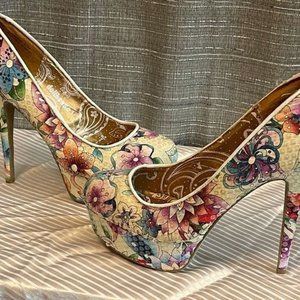 ⭐️⭐️Beautiful Pre-Owned  Printed with Sequins  Dollhouse Stilettos Size 8 1/2.
